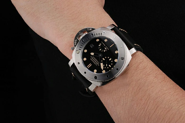 Panerai Luminor Submersible Black Dial Stainless Steel Case Black Leather Strap new122052