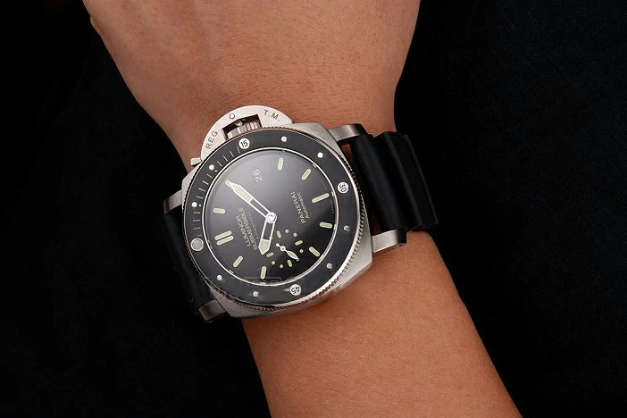 Panerai Luminor Submersible Black Dial Stainless Steel Case Black Bezel Black Rubber Strap new122097