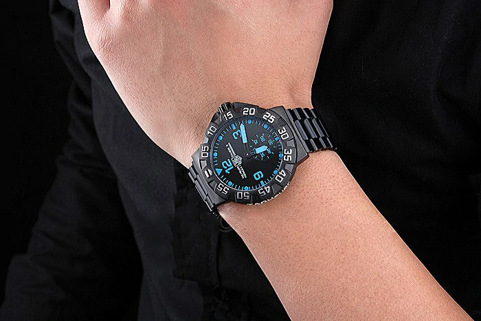 Tag Heuer Formula One Grande Date Black Dial Blue Numerals Ion Plated Steinless Steel Bracelet new118814