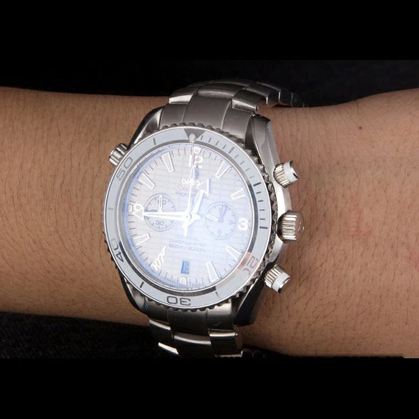 Omega James Bond Skyfall Chronometer Watch with White Dial and White Bezel new59465