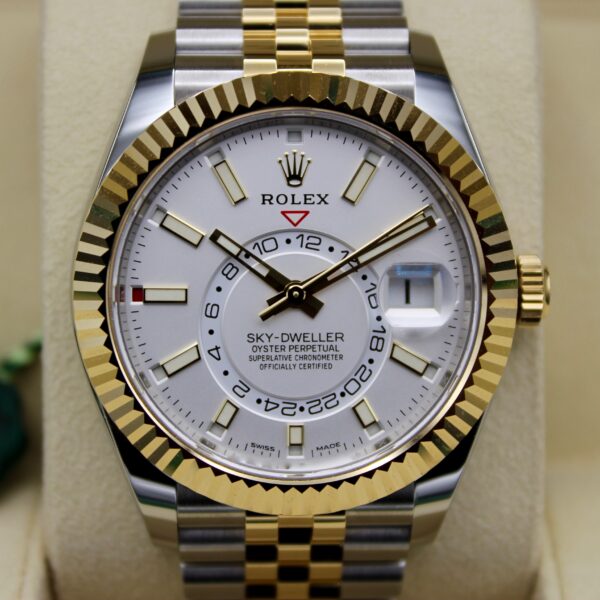 Replica Rolex Sky-Dweller Fluted Bezel White Dial Jubilee Watch