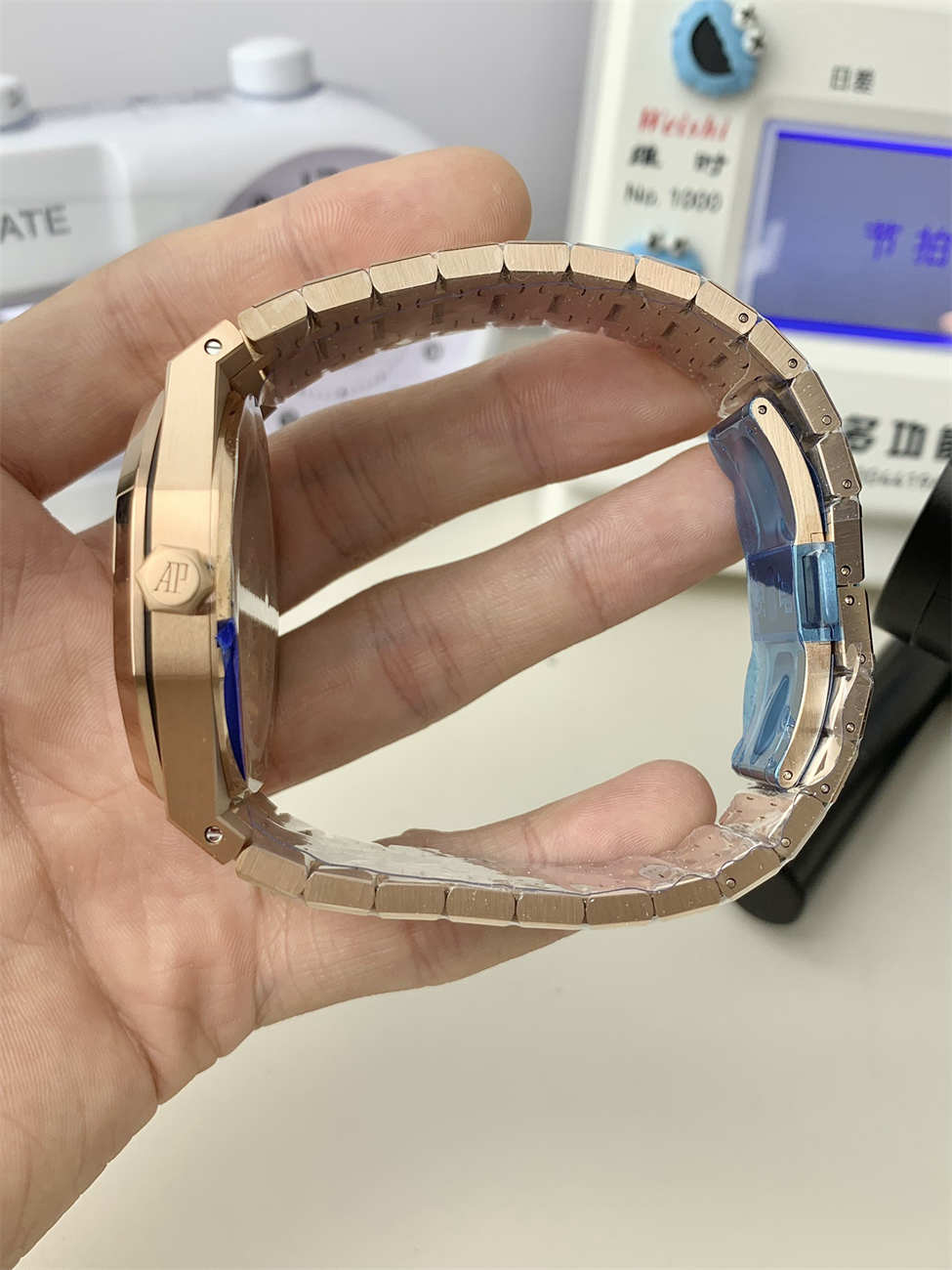 APS Factory AP 15510OR 1320OR 03 Replica – Royal Oak 41mm Rose Gold Blue Dial 4302 Integrated Movement