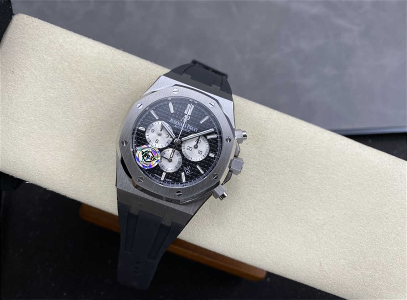 AP 26331 Replica (APS Factory) – Black Dial & Rubber Strap Edition