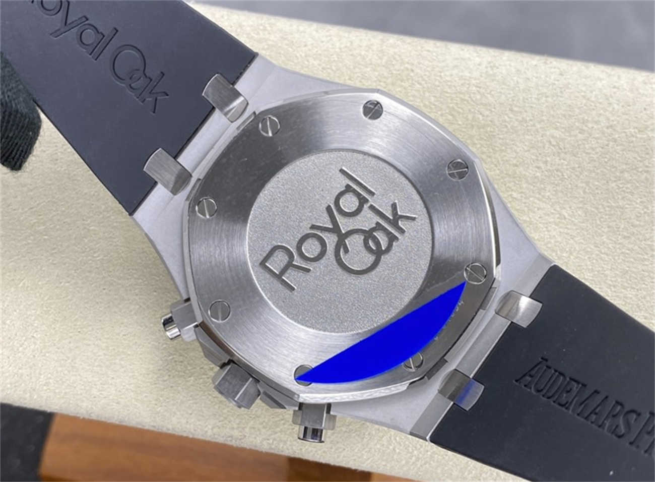 AP 26331 Replica (APS Factory) – Black Dial & Rubber Strap Edition