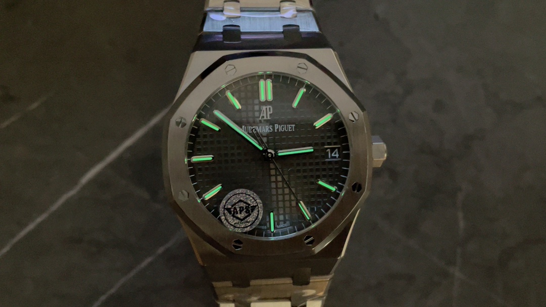 Audemars Piguet 15500 Grey – 41 mm Rose Steel Royal Oak with Cal.4302 Automatic Movement