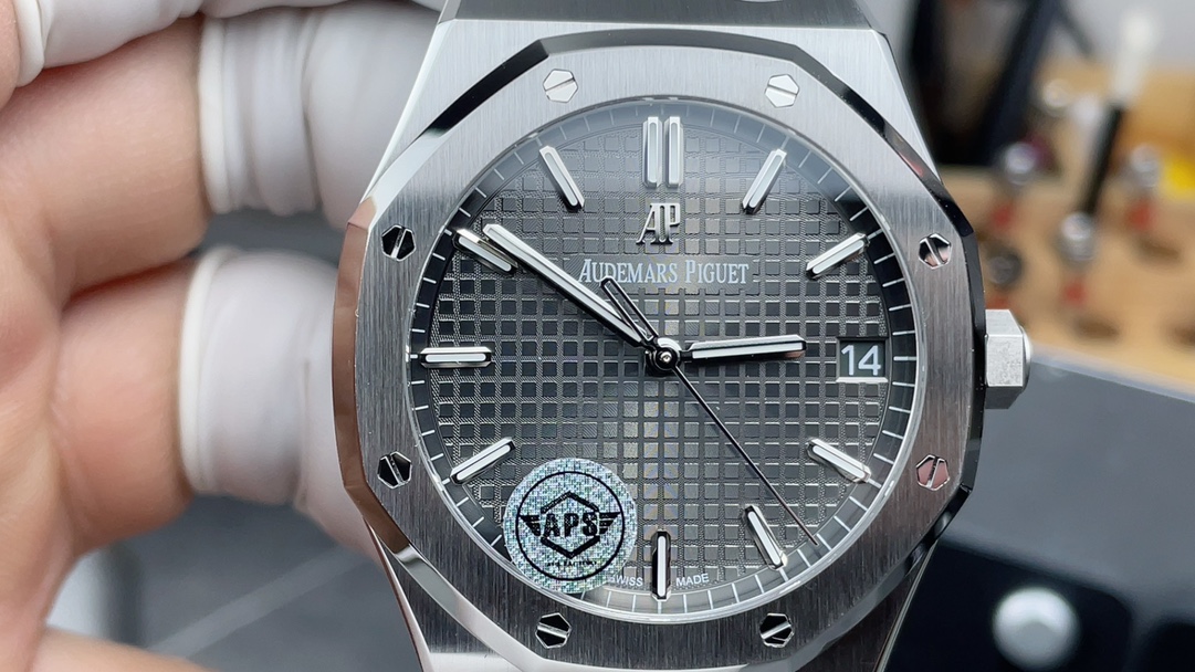 Audemars Piguet 15500 Grey – 41 mm Rose Steel Royal Oak with Cal.4302 Automatic Movement