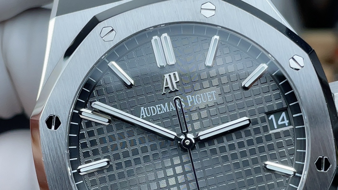 Audemars Piguet 15500 Grey – 41 mm Rose Steel Royal Oak with Cal.4302 Automatic Movement