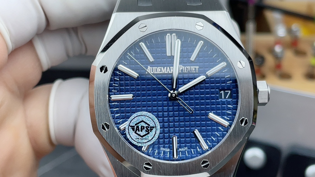 Audemars Piguet 15510 Blue – Royal Oak 41 mm Stainless Steel Watch