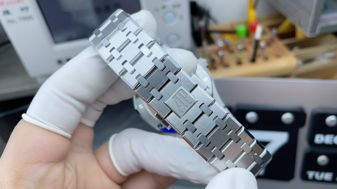 Audemars Piguet 15510 Blue – Royal Oak 41 mm Stainless Steel Watch