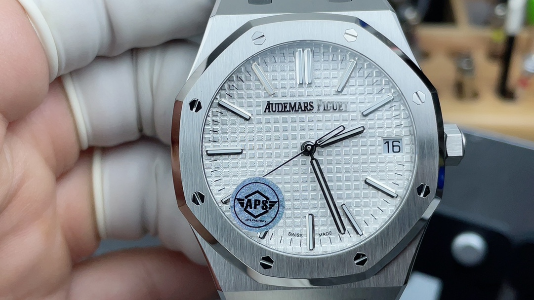Audemars Piguet 15510 White — Royal Oak 41mm Stainless Steel with White Dial