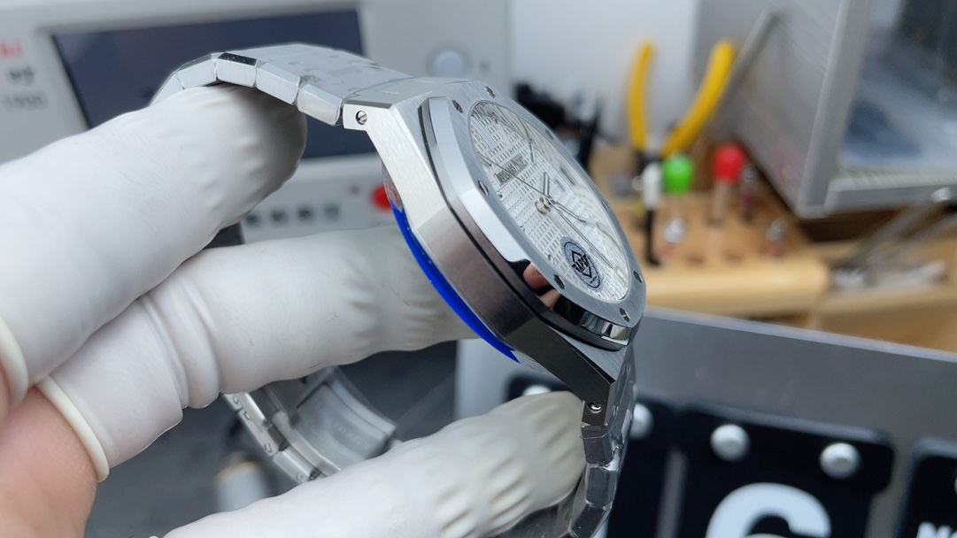 Audemars Piguet 15510 White — Royal Oak 41mm Stainless Steel with White Dial
