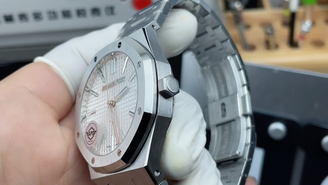 Audemars Piguet 15510 White — Royal Oak 41mm Stainless Steel with White Dial