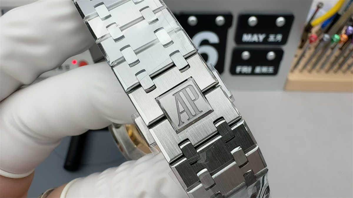 Audemars Piguet 26240ST Silver Dial Replica – APS Royal Oak 41mm Chronograph