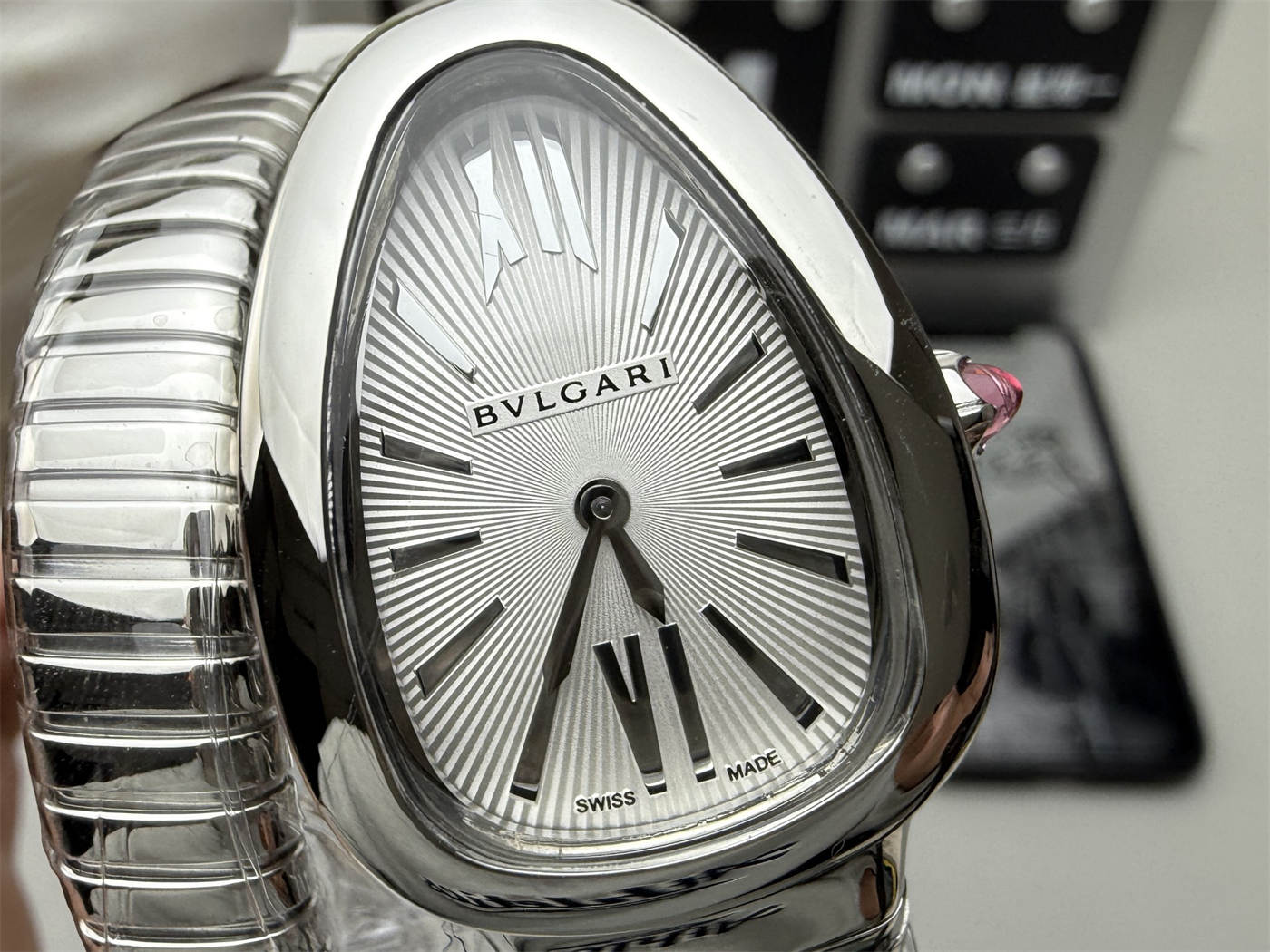 Bvlgari Serpenti 101828 Replica – White Dial Steel Ladies Watch