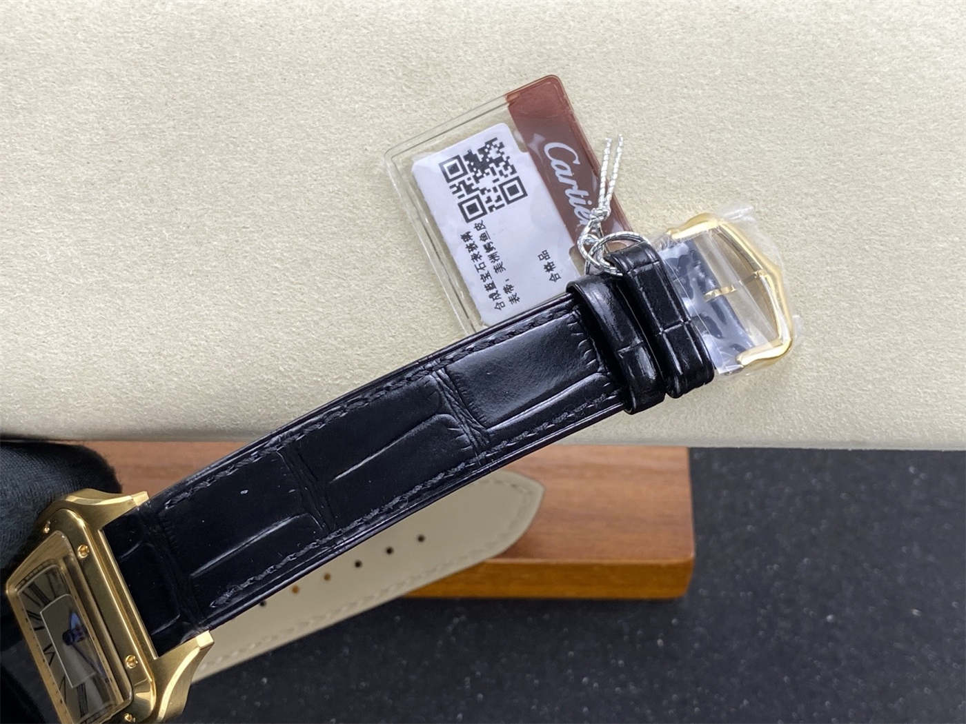 Cartier Santos Dumont XL Replica (Gold/White) – Swiss Quartz [F1 Factory]