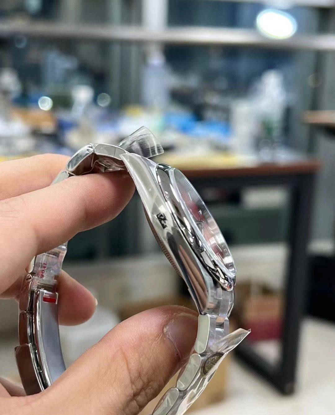 Clean Factory 124300 Red Dial – 41mm OP Replica