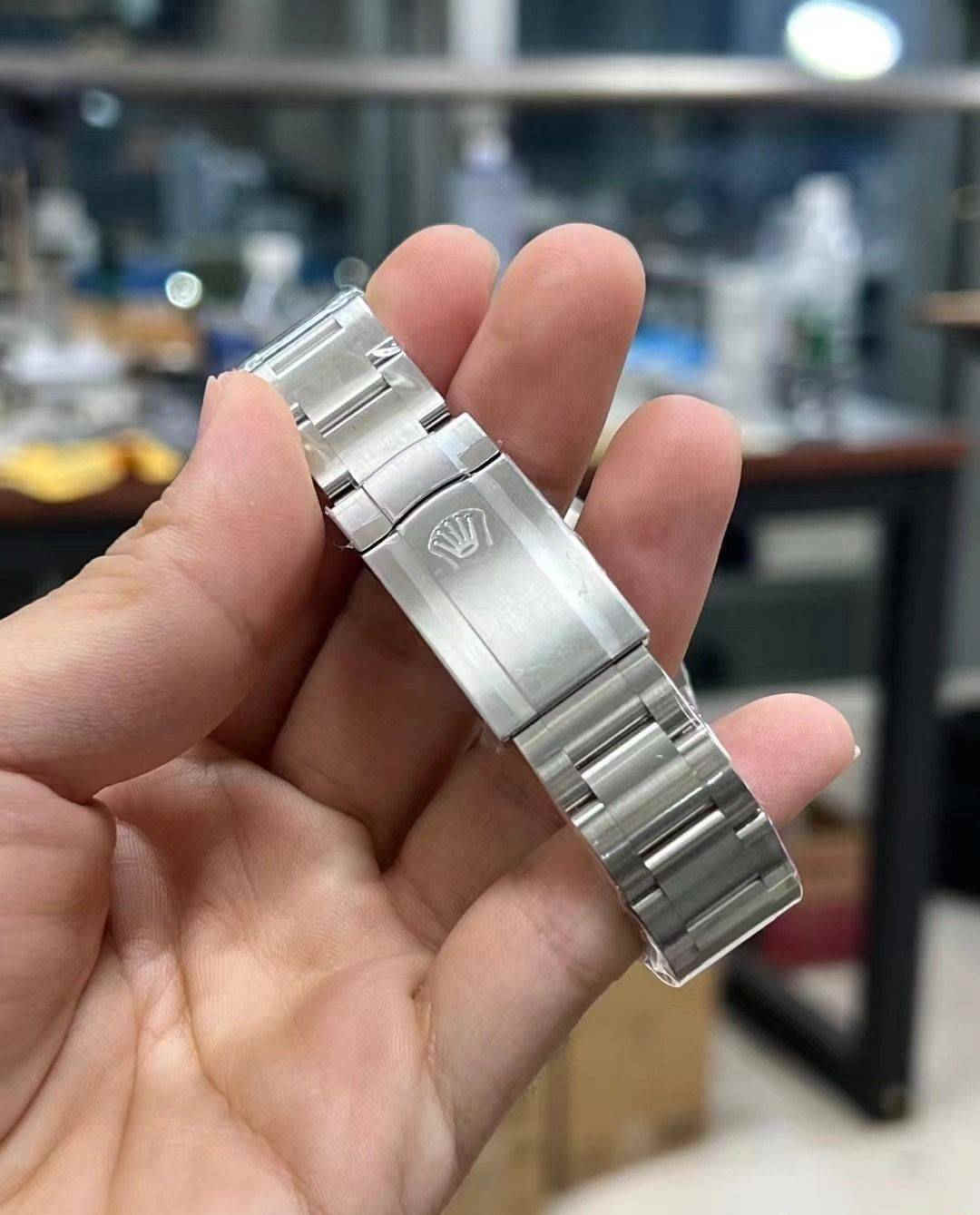 Clean Factory 124300 Red Dial – 41mm OP Replica