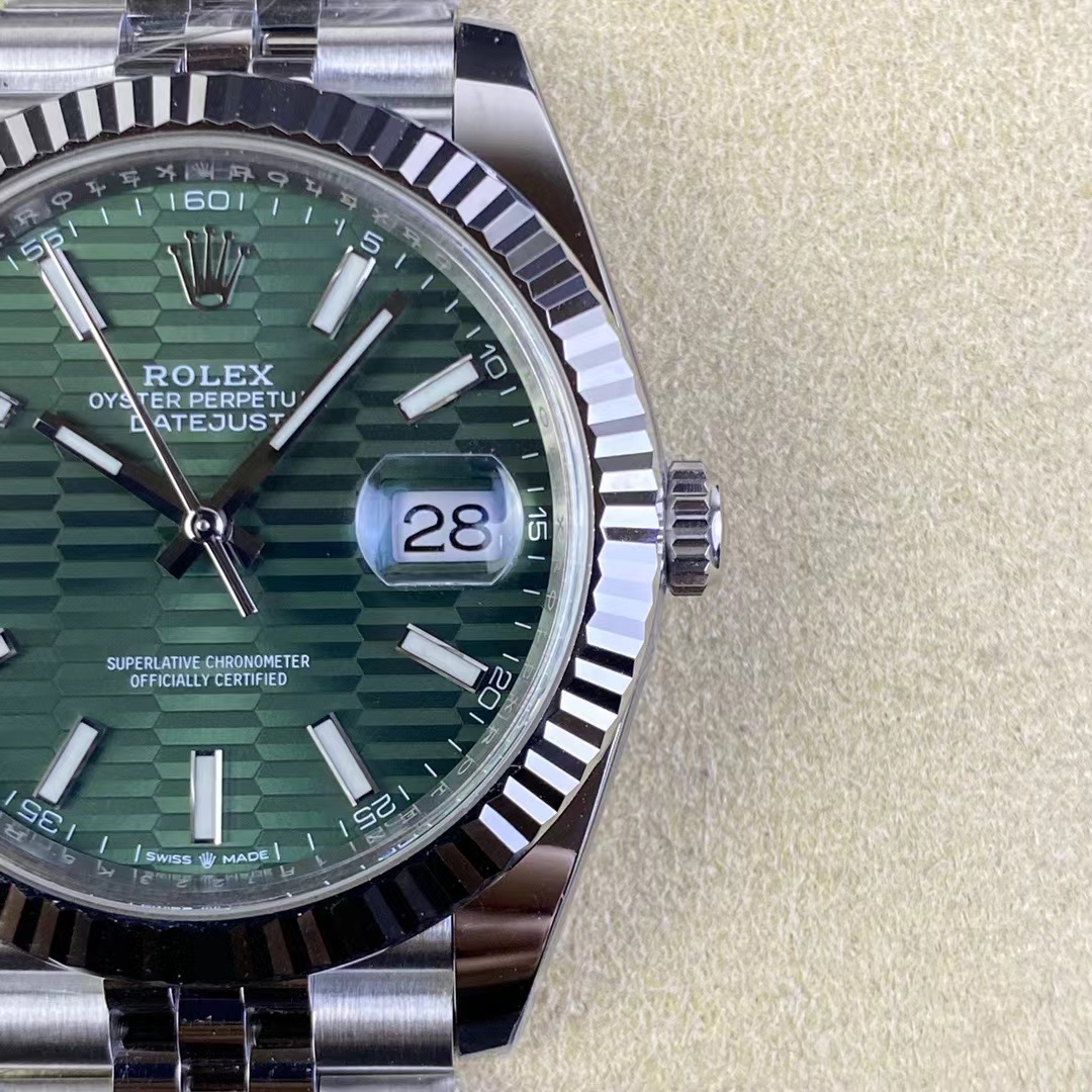 Clean Factory 126334‑0030 – 41mm Green Datejust Replica with 3235 Movement