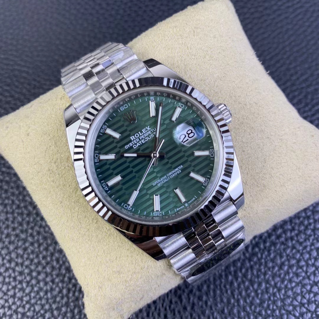 Clean Factory 126334‑0030 – 41mm Green Datejust Replica with 3235 Movement