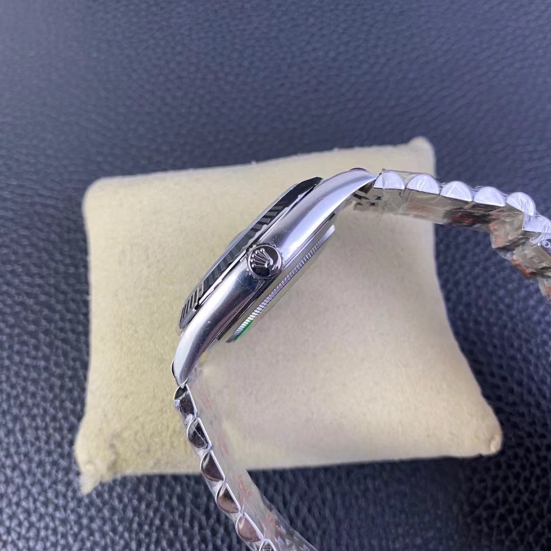 Clean Factory 126334‑0030 – 41mm Green Datejust Replica with 3235 Movement