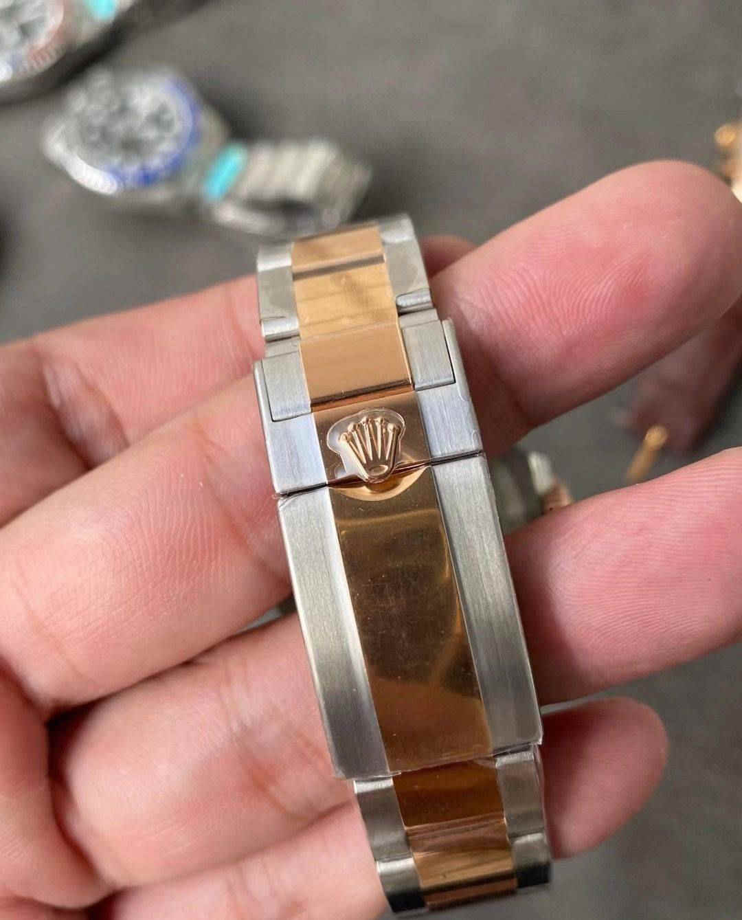 Clean Factory GMT Master II CHNR 3285 – Premium CHNR Two-Tone Bezel GMT Replica Watch
