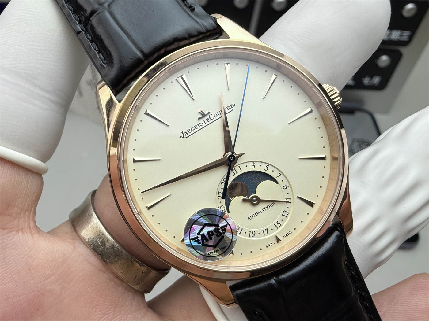JLC Master Moon Phase 1362510 Replica – 39mm Rose Gold Dress Watch