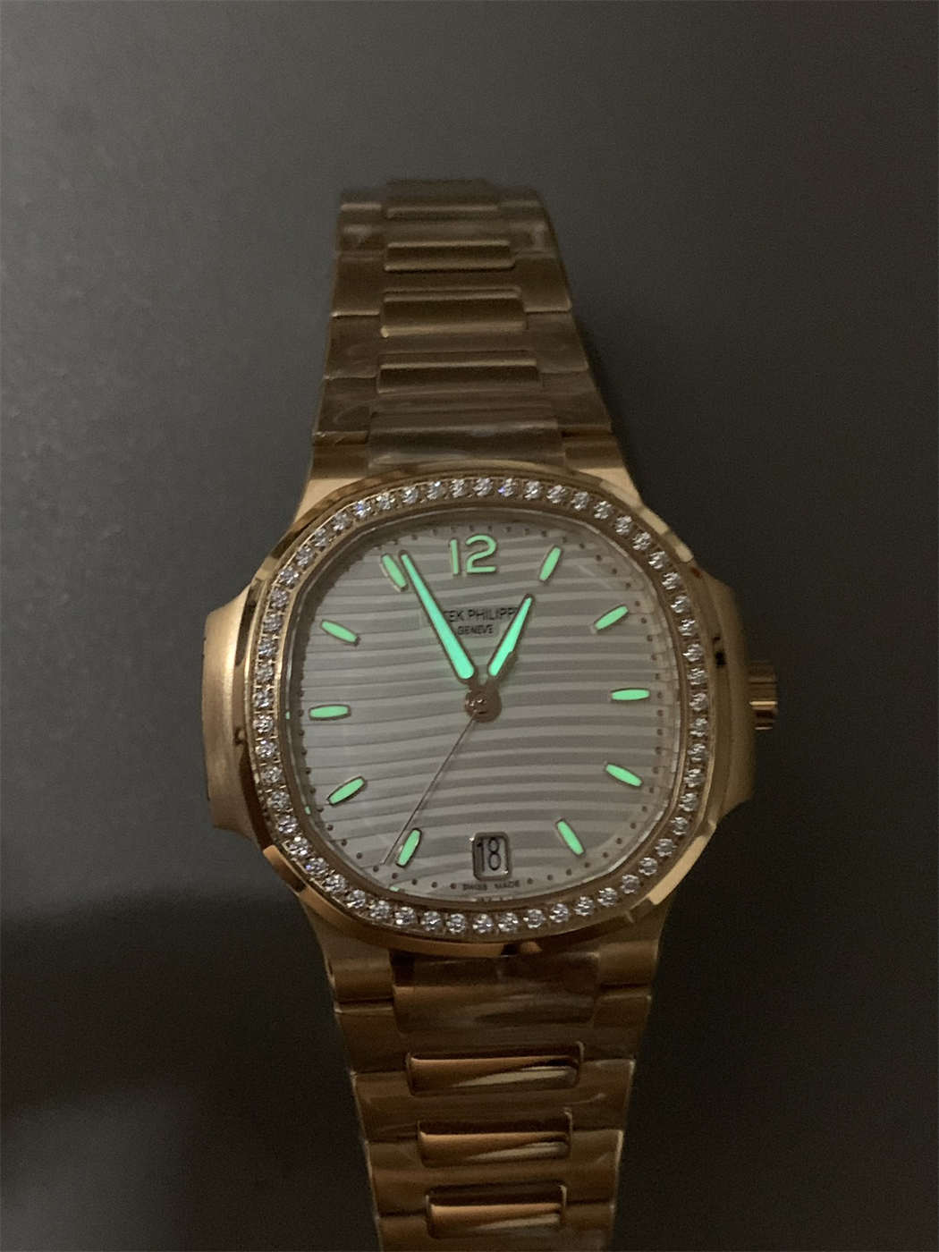 Nautilus 7118 Replica – 3K Factory Ladies Rose Gold Diamond Bezel 35.2mm