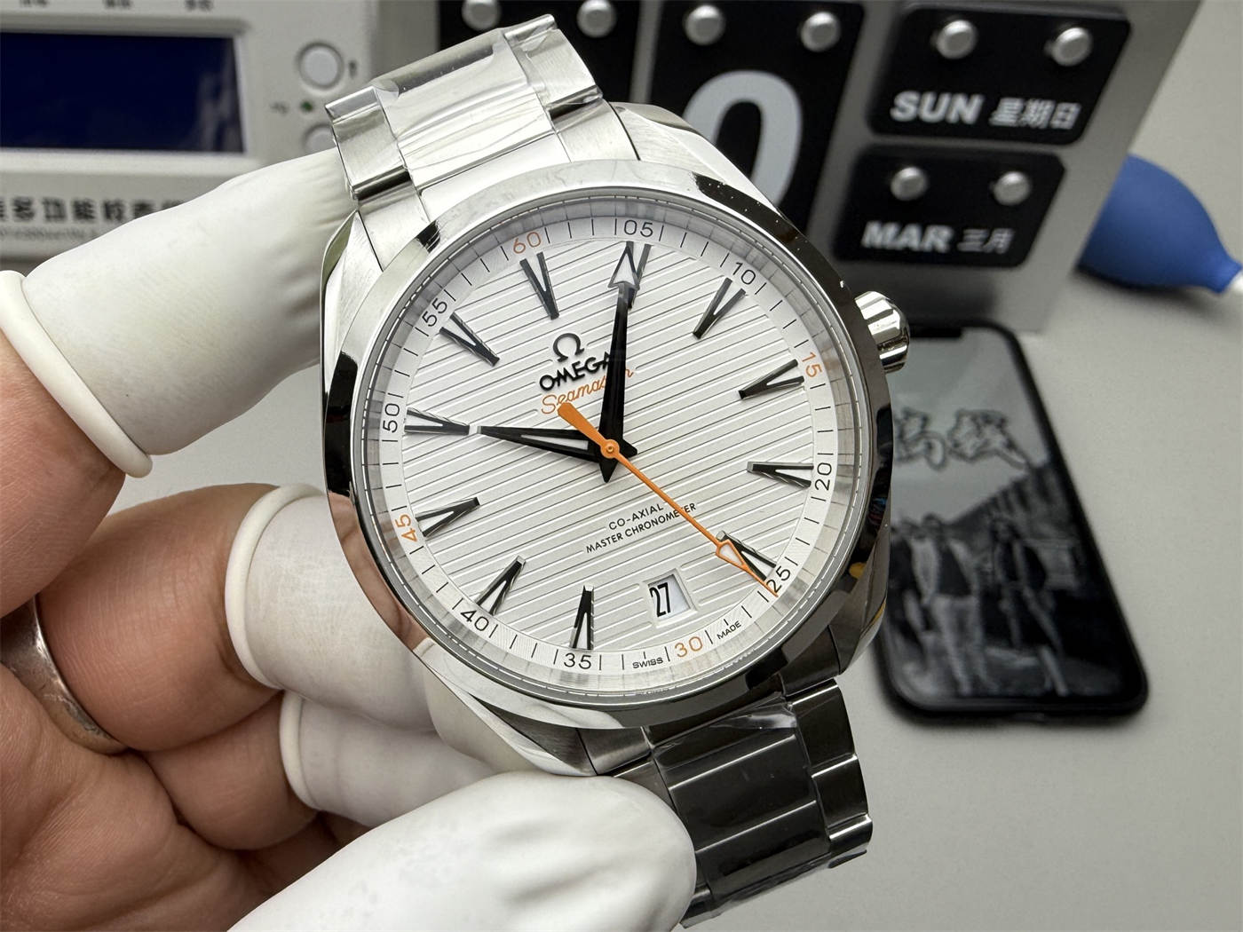 Omega Seamaster 220.10.41.21.02.001 Replica – 41mm Silver Dial Stainless Steel Watch