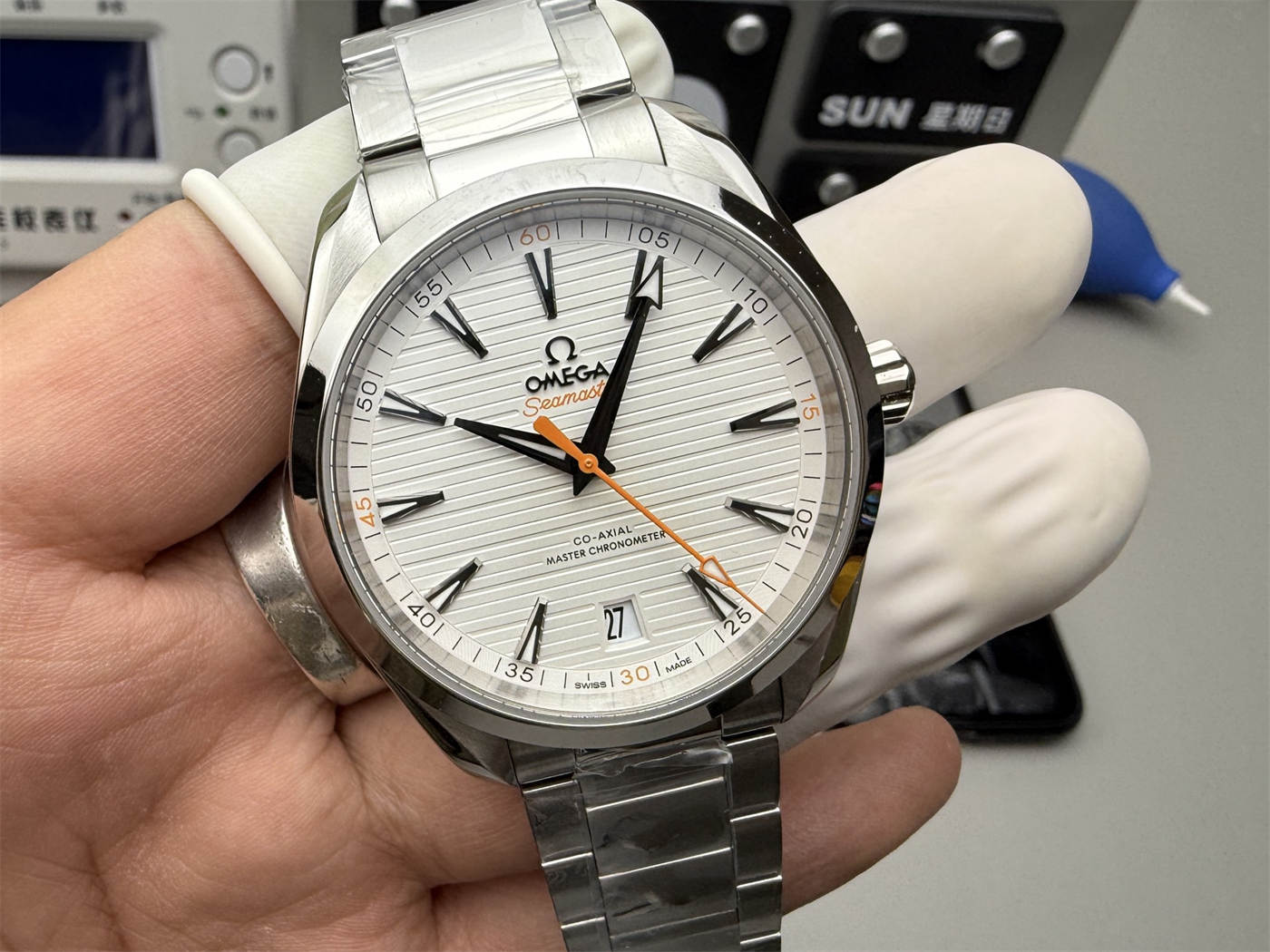 Omega Seamaster 220.10.41.21.02.001 Replica – 41mm Silver Dial Stainless Steel Watch