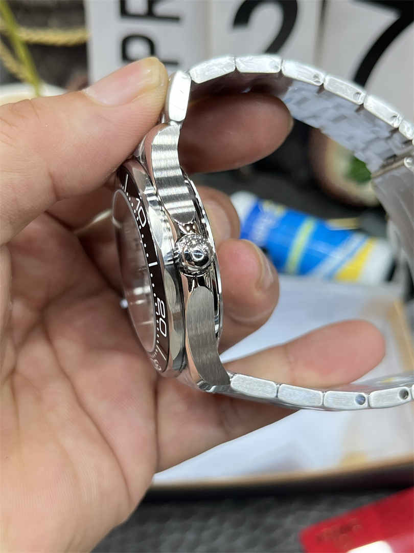 Omega Seamaster Replica White Dial 42mm – VS Factory Diver 300M with Automatic 8800 Movement