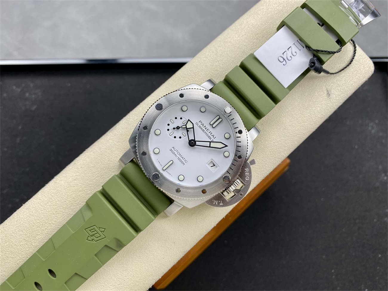 VS Factory Panerai Submersible Replica – PAM1226 QuarantaQuattro (White Dial)