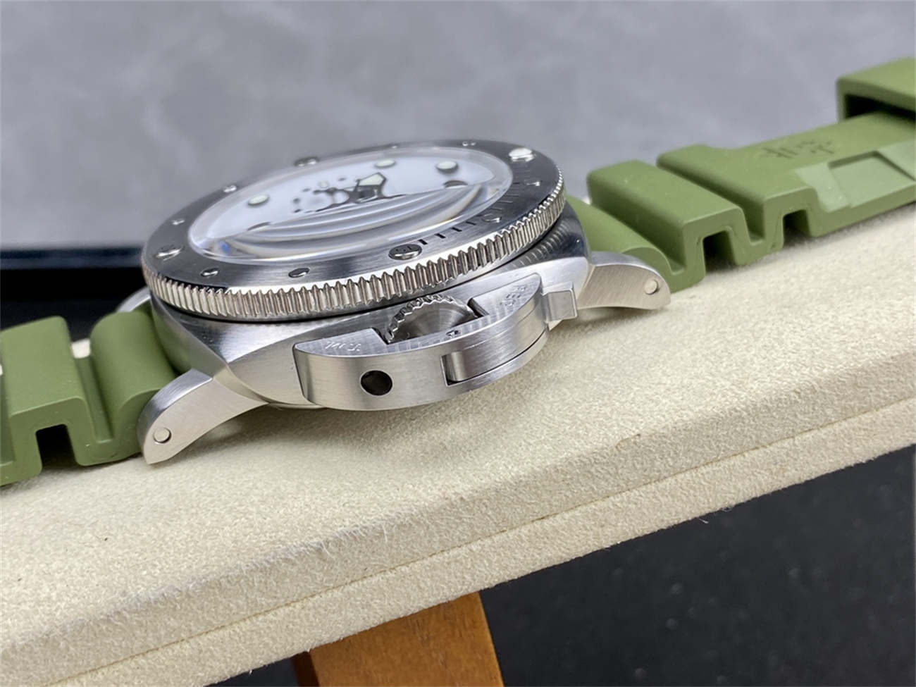 VS Factory Panerai Submersible Replica – PAM1226 QuarantaQuattro (White Dial)