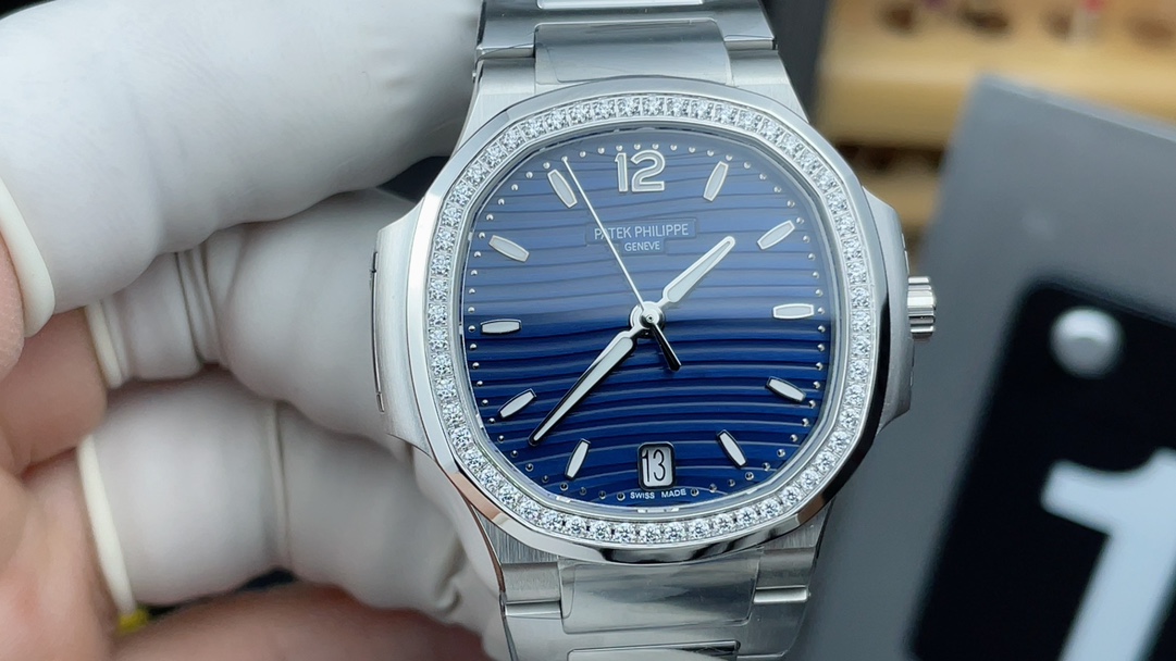 Patek Nautilus 7118 Diamond Replica – Blue Dial Luxury Ladies Nautilus