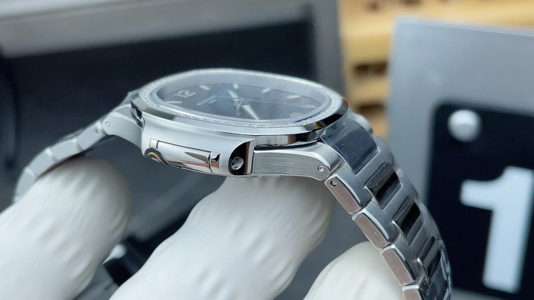 Patek Nautilus 7118 Diamond Replica – Blue Dial Luxury Ladies Nautilus