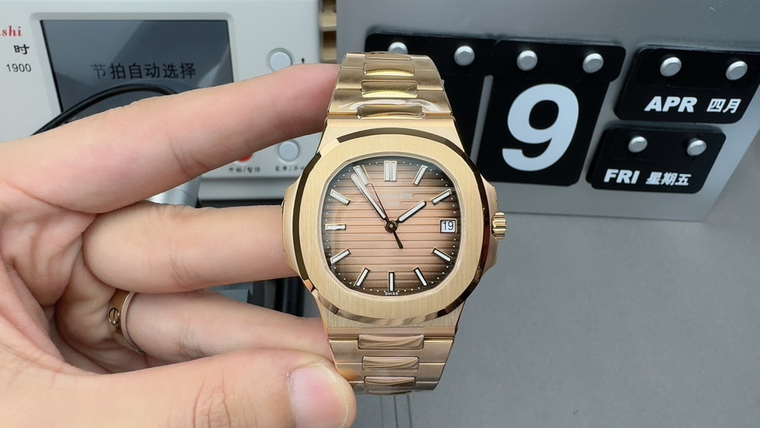 Patek Philippe 5711R Replica – 3K Factory Rose Gold Nautilus with Champagne Gold Dial