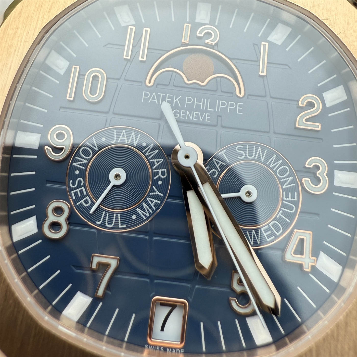 Patek Philippe Aquanaut 5261R Replica – 39.9mm Rose Gold Annual Calendar