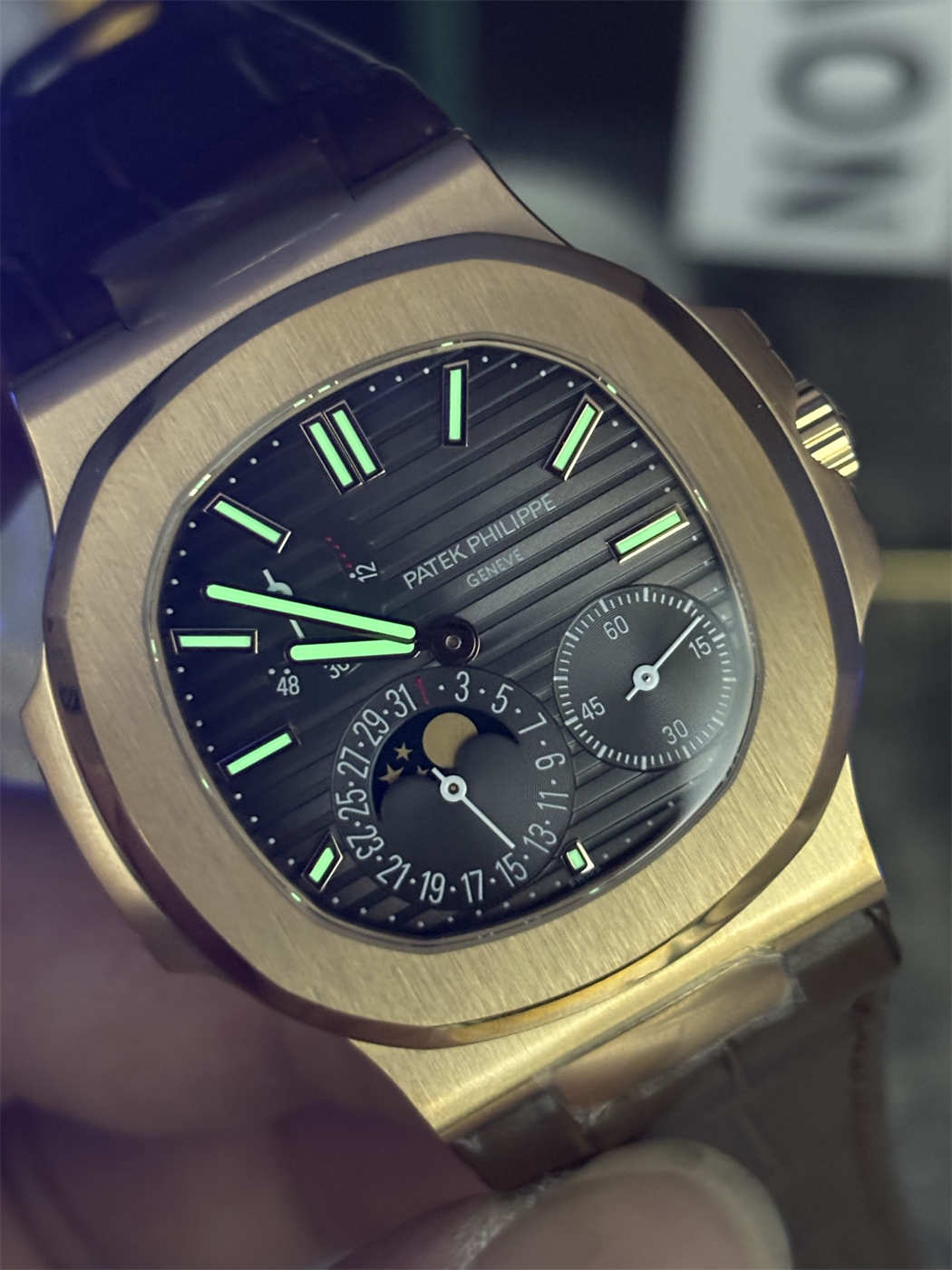 Patek Philippe Nautilus 5712 Replica – 5712GR-001 Rose Gold Moonphase Watch