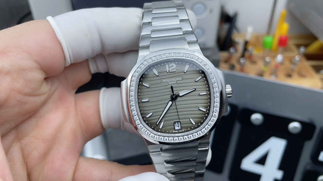 Patek Philippe Nautilus 7118 Replica – Grey Dial Diamond Bezel Ladies Watch
