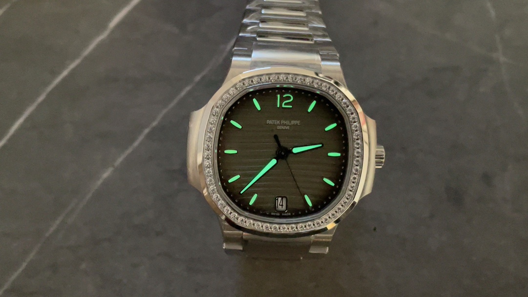 Patek Philippe Nautilus 7118 Replica – Grey Dial Diamond Bezel Ladies Watch