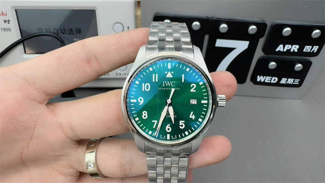 V7 IWC Mark XX Green Dial – Premium Replica Pilot Watch with High-Grade Craftsmanship