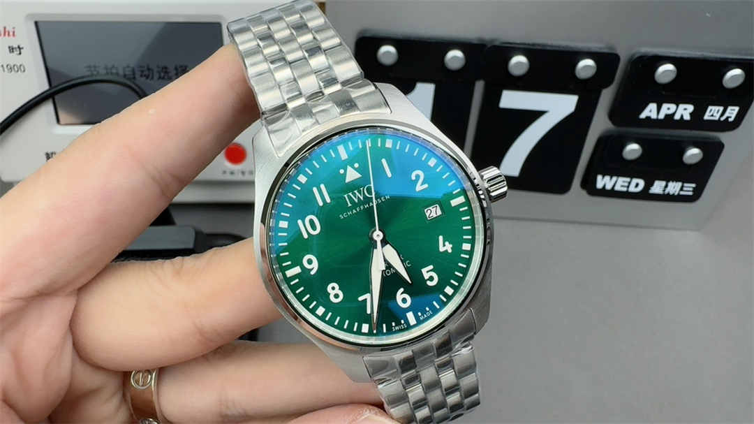 V7 IWC Mark XX Green Dial – Premium Replica Pilot Watch with High-Grade Craftsmanship