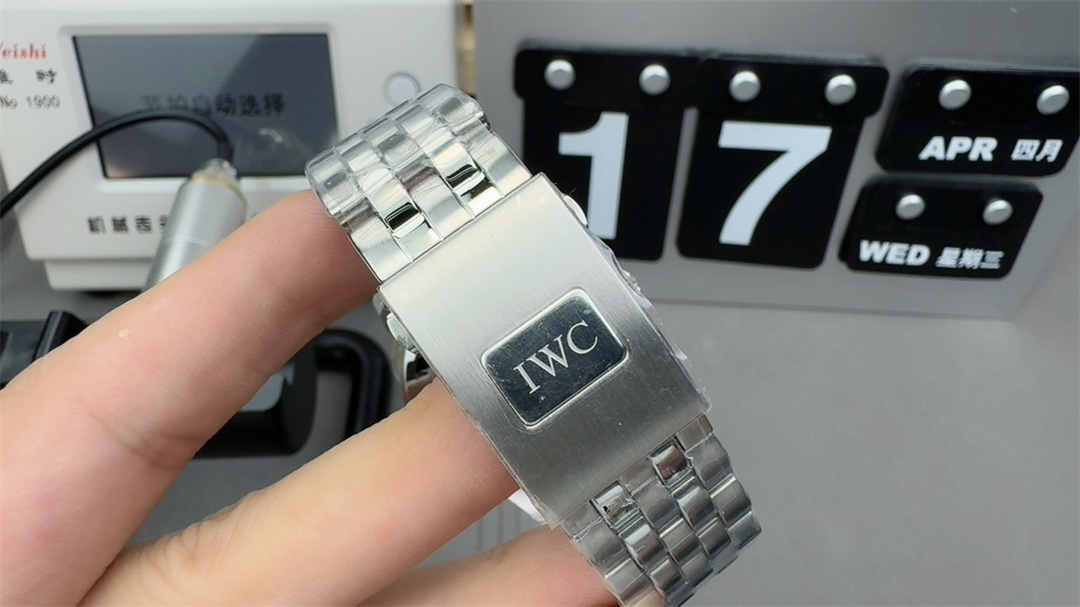 V7 IWC Mark XX Green Dial – Premium Replica Pilot Watch with High-Grade Craftsmanship