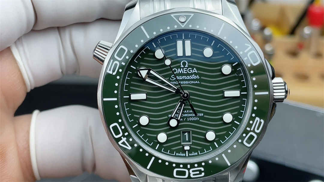 VSF Seamaster 300M Green Dial Replica – 42mm Diver Watch with Green Ceramic Bezel