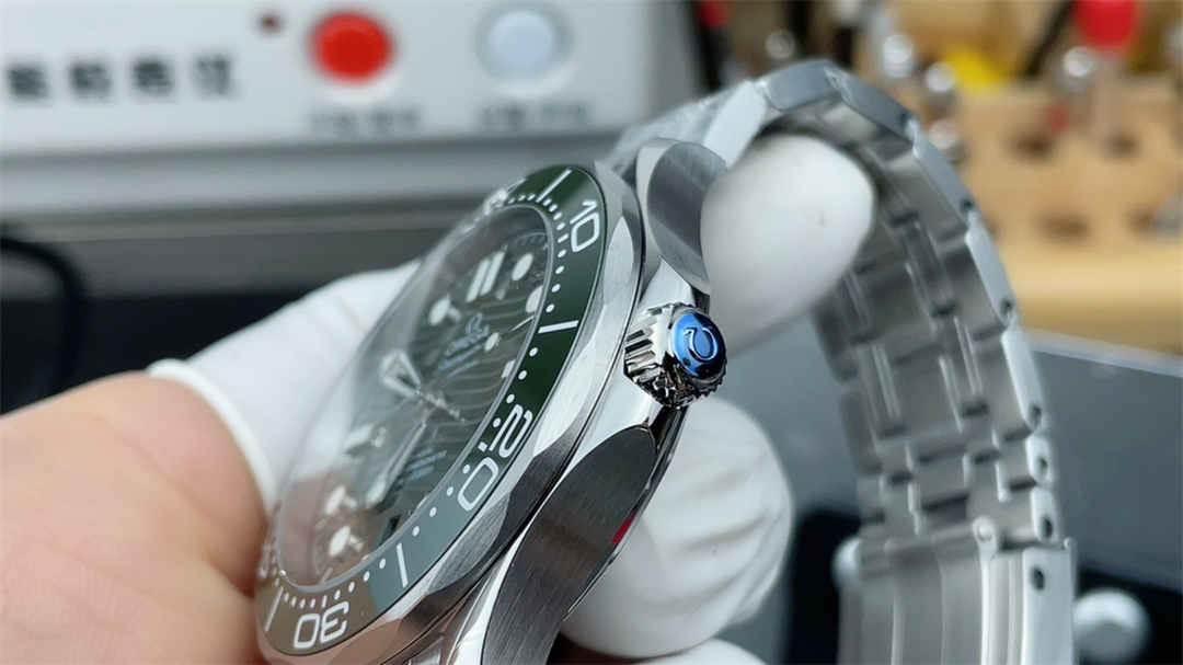 VSF Seamaster 300M Green Dial Replica – 42mm Diver Watch with Green Ceramic Bezel