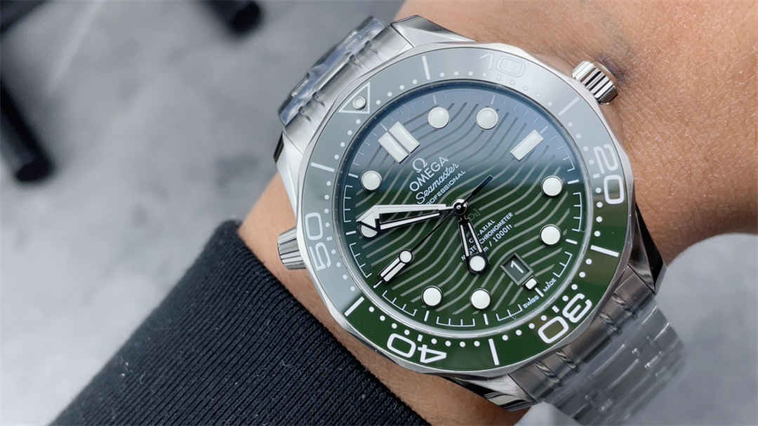 VSF Seamaster 300M Green Dial Replica – 42mm Diver Watch with Green Ceramic Bezel