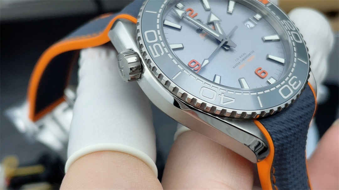 VSF Seamaster 600M Grey Orange Replica – 43.5mm Titanium Diver Watch