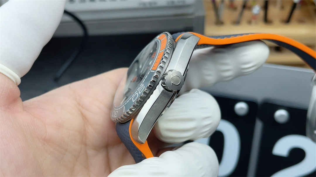 VSF Seamaster 600M Grey Orange Replica – 43.5mm Titanium Diver Watch
