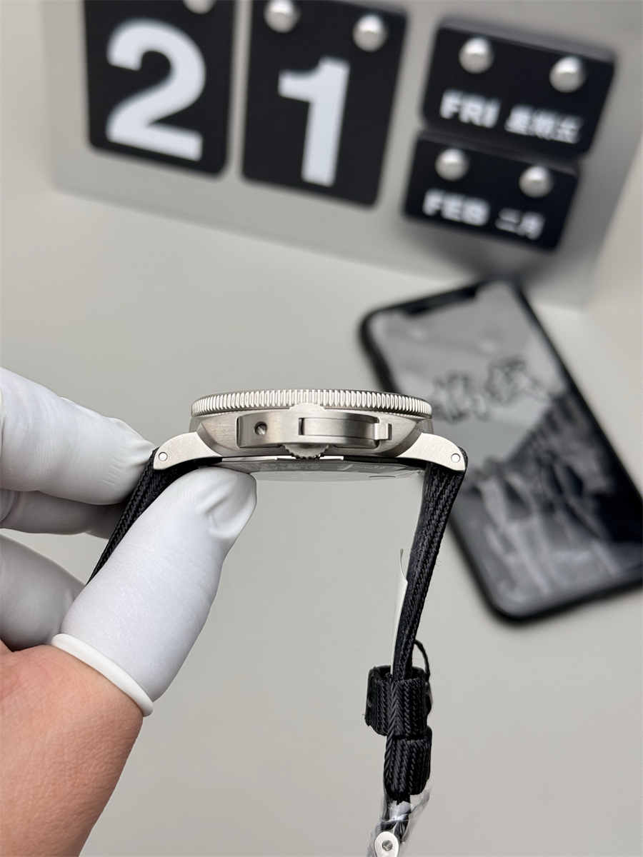 VSF Watches Panerai PAM984 – 47mm Titanium Submersible Super Clone
