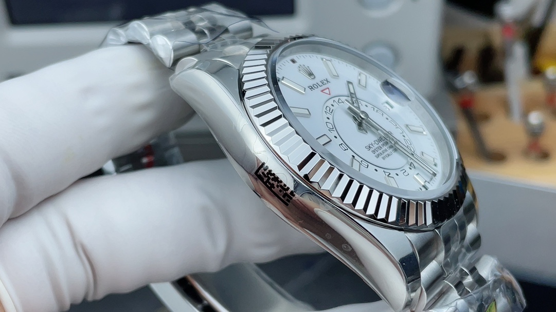 ZF Factory Sky Dweller Replica Watch – White Dial Jubilee Bracelet 42mm Luxury Timepiece